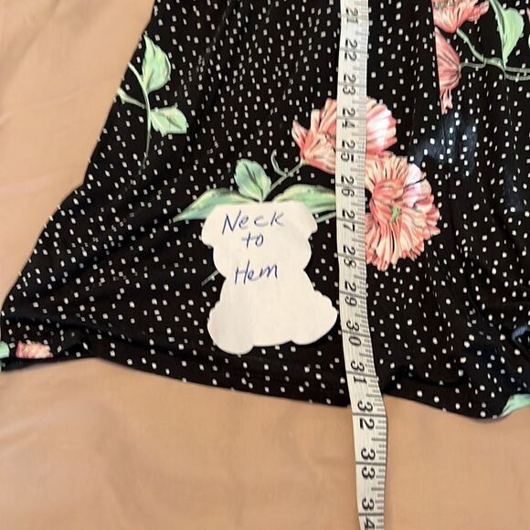 Xhilaration szL short romper cute flowers neck details pockets keyhole back EUC - Picture 5 of 14